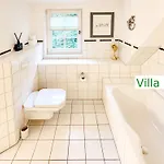 Emg In Alleinlage Mit Privatsee Jacuzzi Und Sauna Fuer Bis Zu 22 Personen Bei Osnabrueck וילה *