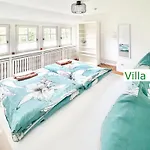 Emg In Alleinlage Mit Privatsee Jacuzzi Und Sauna Fuer Bis Zu 22 Personen Bei Osnabrueck * Preußisch Oldendorf