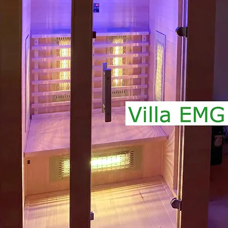 Villa Emg In Alleinlage Mit Privatsee Jacuzzi Und Sauna Fuer Bis Zu 22 Personen Bei Osnabrueck