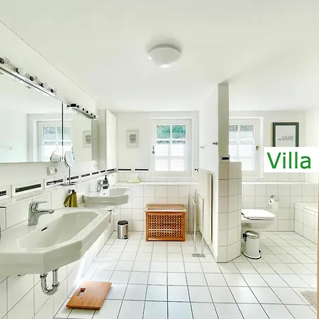 Emg In Alleinlage Mit Privatsee Jacuzzi Und Sauna Fuer Bis Zu 22 Personen Bei Osnabrueck Villa