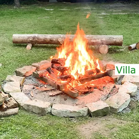 Emg In Alleinlage Mit Privatsee Jacuzzi Und Sauna Fuer Bis Zu 22 Personen Bei Osnabrueck Villa *