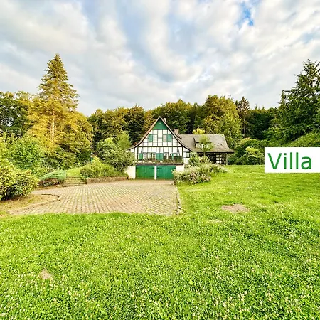Emg In Alleinlage Mit Privatsee Jacuzzi Und Sauna Fuer Bis Zu 22 Personen Bei Osnabrueck Villa Preußisch Oldendorf