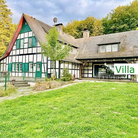Emg In Alleinlage Mit Privatsee Jacuzzi Und Sauna Fuer Bis Zu 22 Personen Bei Osnabrueck *
