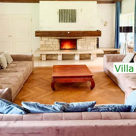 Villa Emg In Alleinlage Mit Privatsee Jacuzzi Und Sauna Fuer Bis Zu 22 Personen Bei Osnabrueck *