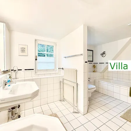 Villa Emg In Alleinlage Mit Privatsee Jacuzzi Und Sauna Fuer Bis Zu 22 Personen Bei Osnabrueck *