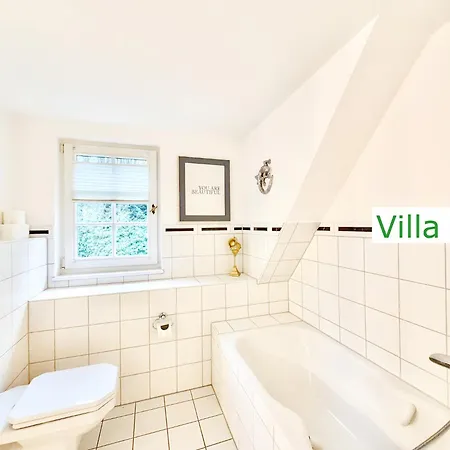 Villa Emg In Alleinlage Mit Privatsee Jacuzzi Und Sauna Fuer Bis Zu 22 Personen Bei Osnabrueck *