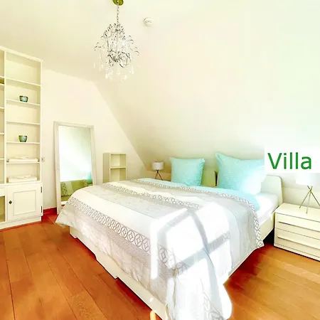 Emg In Alleinlage Mit Privatsee Jacuzzi Und Sauna Fuer Bis Zu 22 Personen Bei Osnabrueck Villa