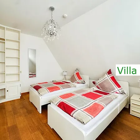 Emg In Alleinlage Mit Privatsee Jacuzzi Und Sauna Fuer Bis Zu 22 Personen Bei Osnabrueck Villa
