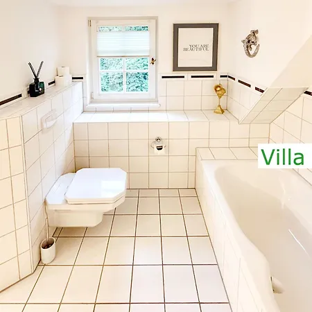 Emg In Alleinlage Mit Privatsee Jacuzzi Und Sauna Fuer Bis Zu 22 Personen Bei Osnabrueck Villa *