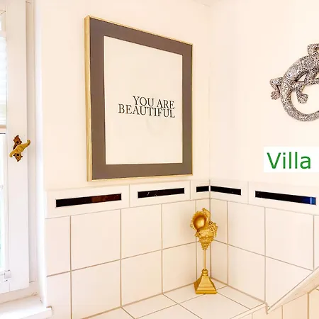 Emg In Alleinlage Mit Privatsee Jacuzzi Und Sauna Fuer Bis Zu 22 Personen Bei Osnabrueck Villa Preußisch Oldendorf