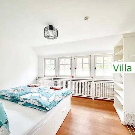 Emg In Alleinlage Mit Privatsee Jacuzzi Und Sauna Fuer Bis Zu 22 Personen Bei Osnabrueck Villa *