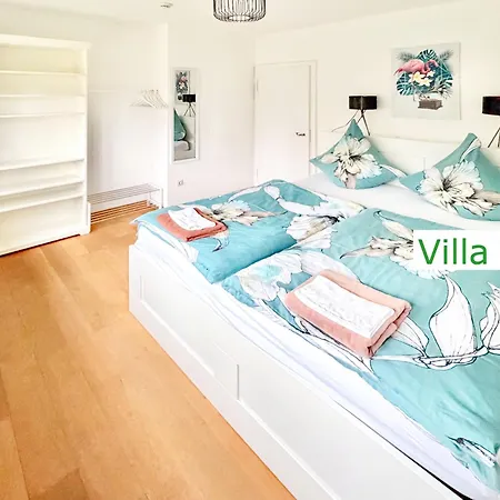 Emg In Alleinlage Mit Privatsee Jacuzzi Und Sauna Fuer Bis Zu 22 Personen Bei Osnabrueck Villa