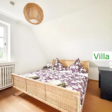 Emg In Alleinlage Mit Privatsee Jacuzzi Und Sauna Fuer Bis Zu 22 Personen Bei Osnabrueck Villa