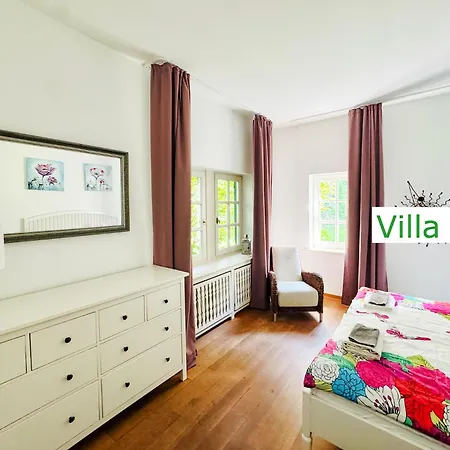 Emg In Alleinlage Mit Privatsee Jacuzzi Und Sauna Fuer Bis Zu 22 Personen Bei Osnabrueck Villa