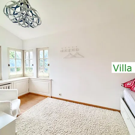 Villa Emg In Alleinlage Mit Privatsee Jacuzzi Und Sauna Fuer Bis Zu 22 Personen Bei Osnabrueck