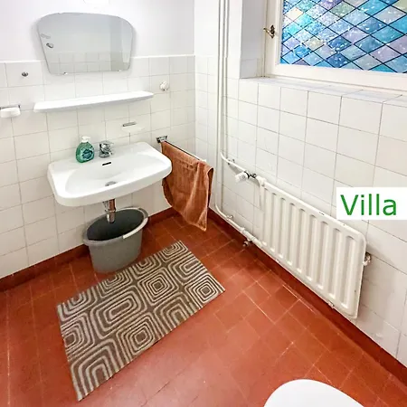 Emg In Alleinlage Mit Privatsee Jacuzzi Und Sauna Fuer Bis Zu 22 Personen Bei Osnabrueck Preußisch Oldendorf