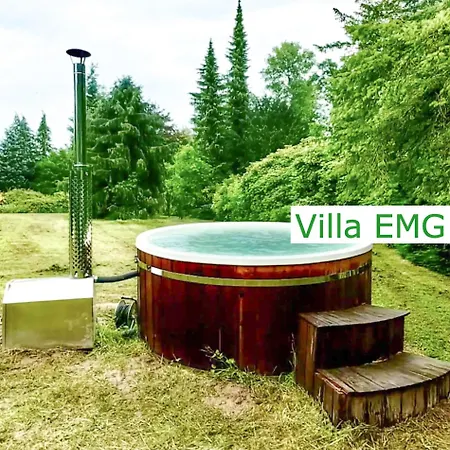 Emg In Alleinlage Mit Privatsee Jacuzzi Und Sauna Fuer Bis Zu 22 Personen Bei Osnabrueck