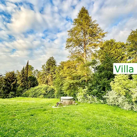 Emg In Alleinlage Mit Privatsee Jacuzzi Und Sauna Fuer Bis Zu 22 Personen Bei Osnabrueck Villa