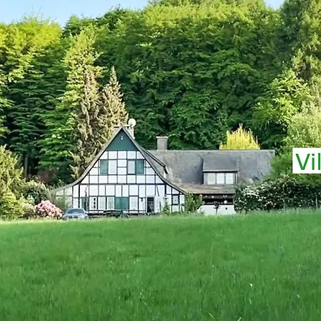 Emg In Alleinlage Mit Privatsee Jacuzzi Und Sauna Fuer Bis Zu 22 Personen Bei Osnabrueck Villa
