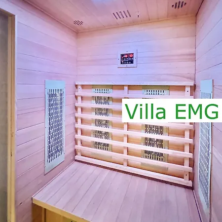 Emg In Alleinlage Mit Privatsee Jacuzzi Und Sauna Fuer Bis Zu 22 Personen Bei Osnabrueck Villa *