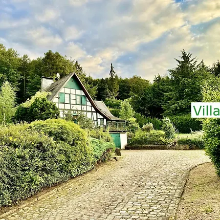 Emg In Alleinlage Mit Privatsee Jacuzzi Und Sauna Fuer Bis Zu 22 Personen Bei Osnabrueck Villa *