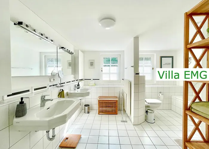 Emg In Alleinlage Mit Privatsee Jacuzzi Und Sauna Fuer Bis Zu 22 Personen Bei Osnabrueck Villa