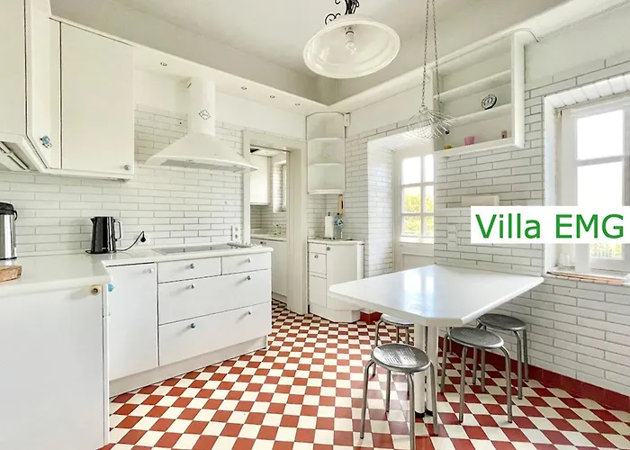 Villa Emg In Alleinlage Mit Privatsee Jacuzzi Und Sauna Fuer Bis Zu 22 Personen Bei Osnabrueck