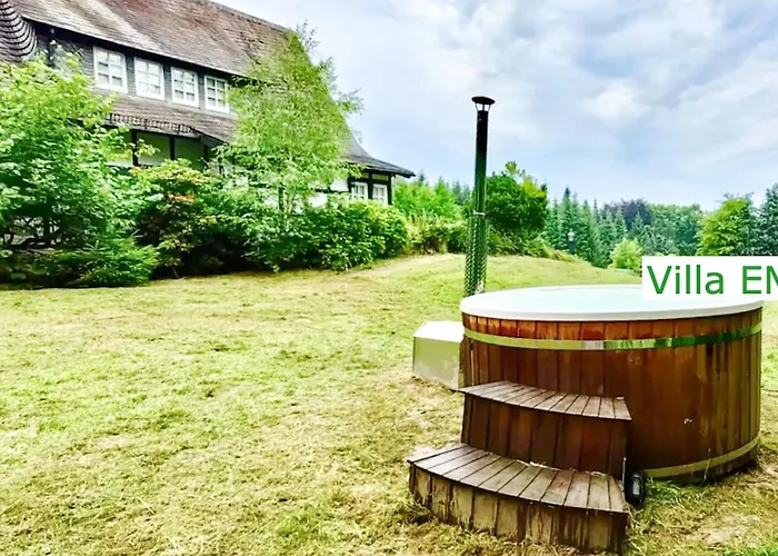 Villa Emg In Alleinlage Mit Privatsee Jacuzzi Und Sauna Fuer Bis Zu 22 Personen Bei Osnabrueck *