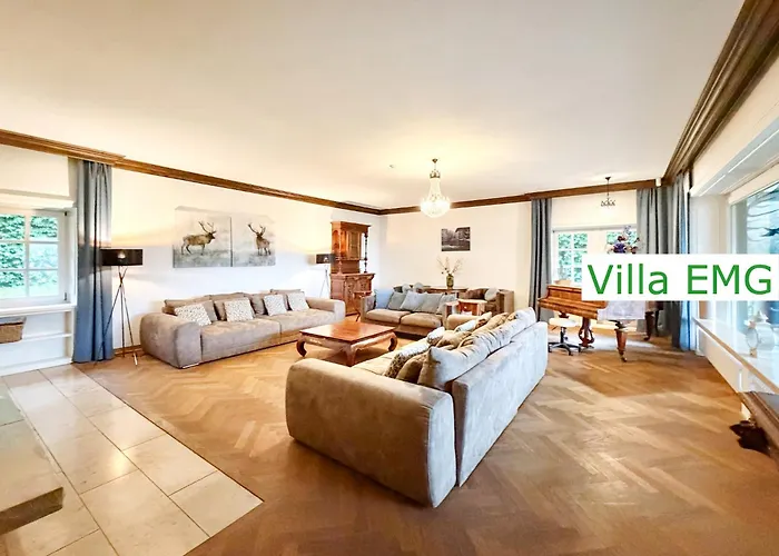 Emg In Alleinlage Mit Privatsee Jacuzzi Und Sauna Fuer Bis Zu 22 Personen Bei Osnabrueck