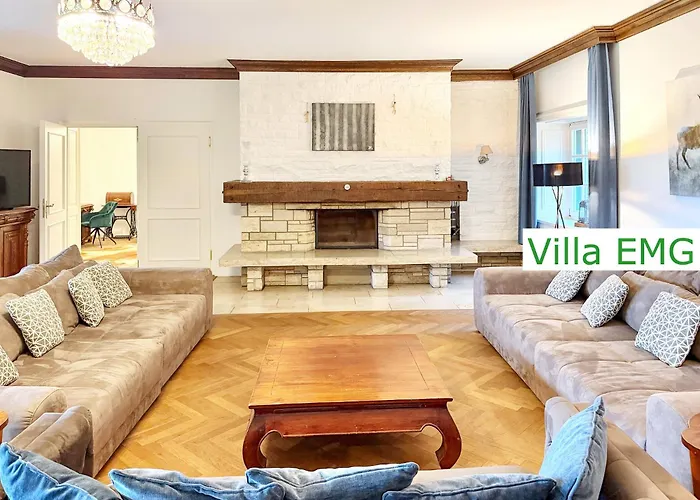 Emg In Alleinlage Mit Privatsee Jacuzzi Und Sauna Fuer Bis Zu 22 Personen Bei Osnabrueck Villa *