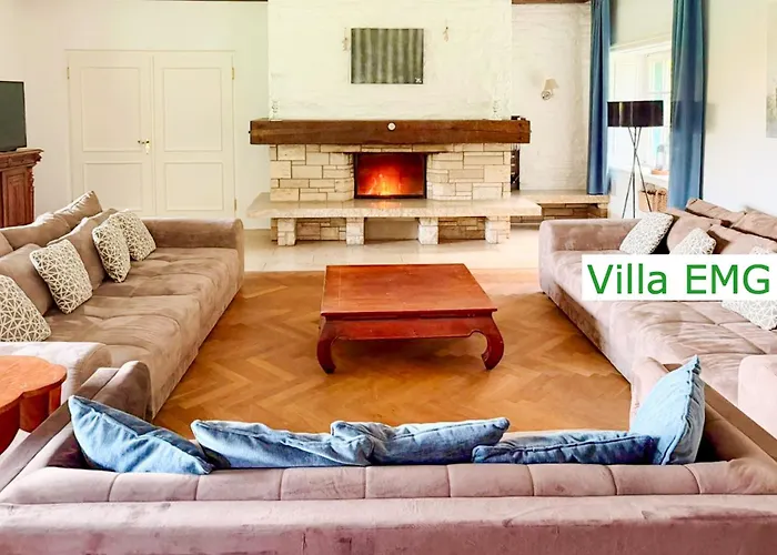 Villa Emg In Alleinlage Mit Privatsee Jacuzzi Und Sauna Fuer Bis Zu 22 Personen Bei Osnabrueck *