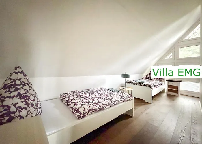 Villa Emg In Alleinlage Mit Privatsee Jacuzzi Und Sauna Fuer Bis Zu 22 Personen Bei Osnabrueck Preussisch Oldendorf