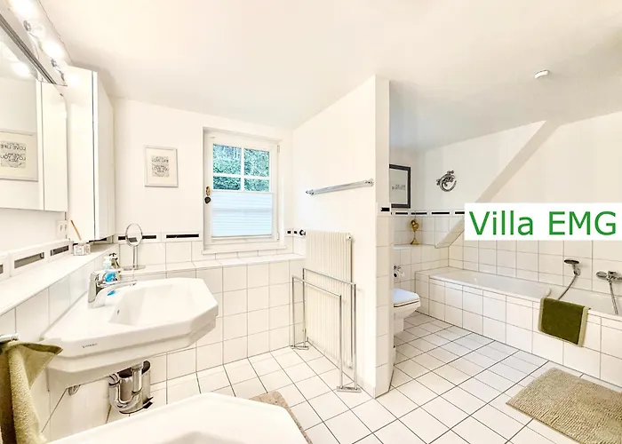 Villa Emg In Alleinlage Mit Privatsee Jacuzzi Und Sauna Fuer Bis Zu 22 Personen Bei Osnabrueck *