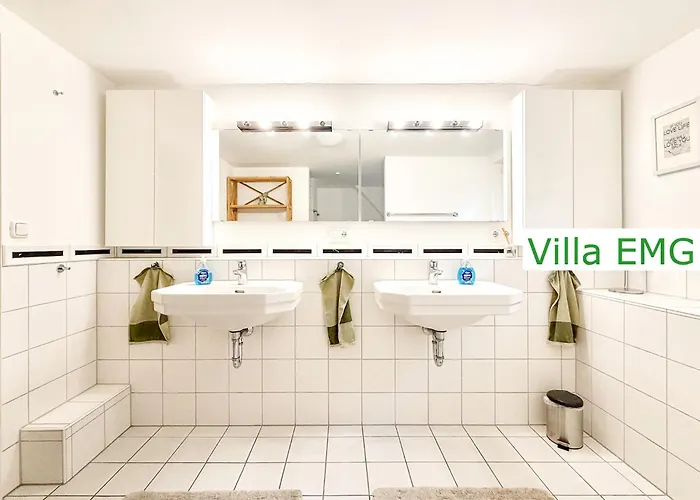 Emg In Alleinlage Mit Privatsee Jacuzzi Und Sauna Fuer Bis Zu 22 Personen Bei Osnabrueck Villa