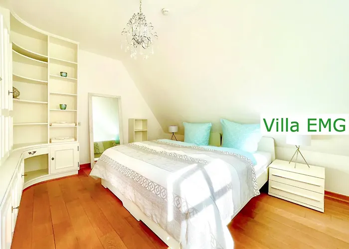 Emg In Alleinlage Mit Privatsee Jacuzzi Und Sauna Fuer Bis Zu 22 Personen Bei Osnabrueck Villa