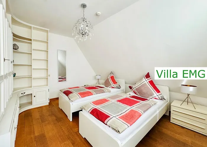 Emg In Alleinlage Mit Privatsee Jacuzzi Und Sauna Fuer Bis Zu 22 Personen Bei Osnabrueck Villa