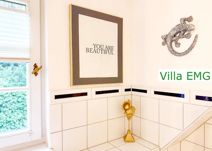 Emg In Alleinlage Mit Privatsee Jacuzzi Und Sauna Fuer Bis Zu 22 Personen Bei Osnabrueck Villa Preussisch Oldendorf