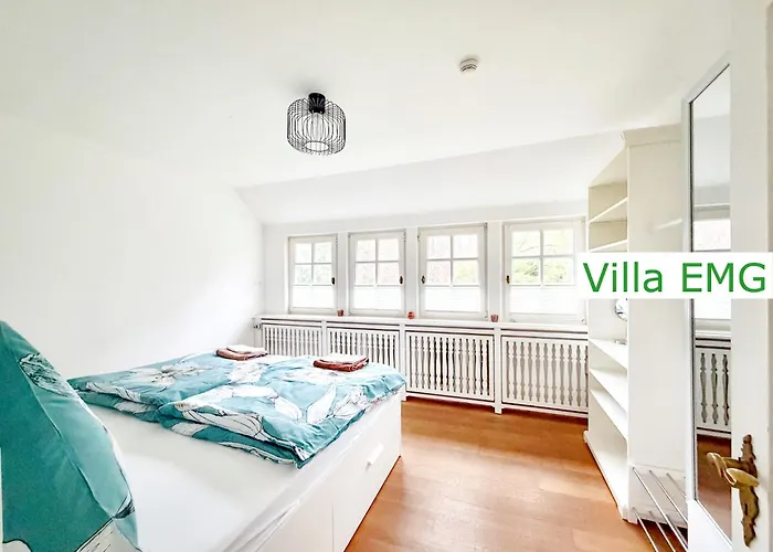 Emg In Alleinlage Mit Privatsee Jacuzzi Und Sauna Fuer Bis Zu 22 Personen Bei Osnabrueck Villa *