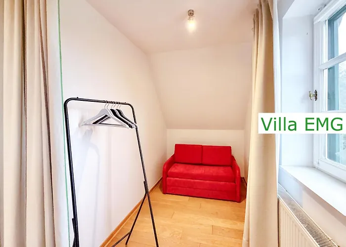 Villa Emg In Alleinlage Mit Privatsee Jacuzzi Und Sauna Fuer Bis Zu 22 Personen Bei Osnabrueck