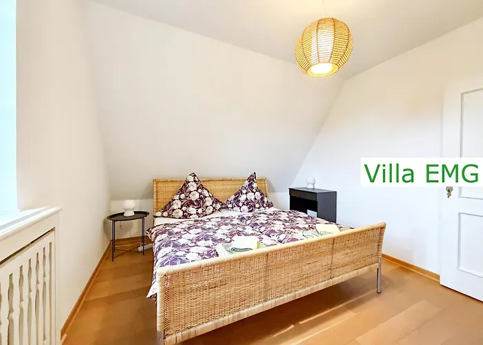 Emg In Alleinlage Mit Privatsee Jacuzzi Und Sauna Fuer Bis Zu 22 Personen Bei Osnabrueck * Preussisch Oldendorf