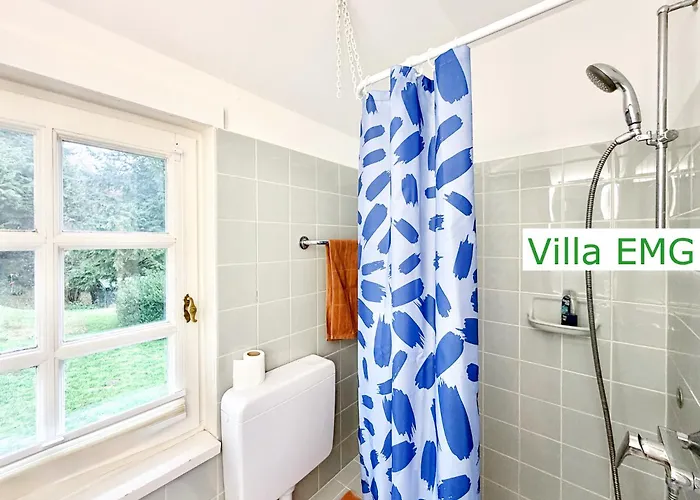 Emg In Alleinlage Mit Privatsee Jacuzzi Und Sauna Fuer Bis Zu 22 Personen Bei Osnabrueck Villa *