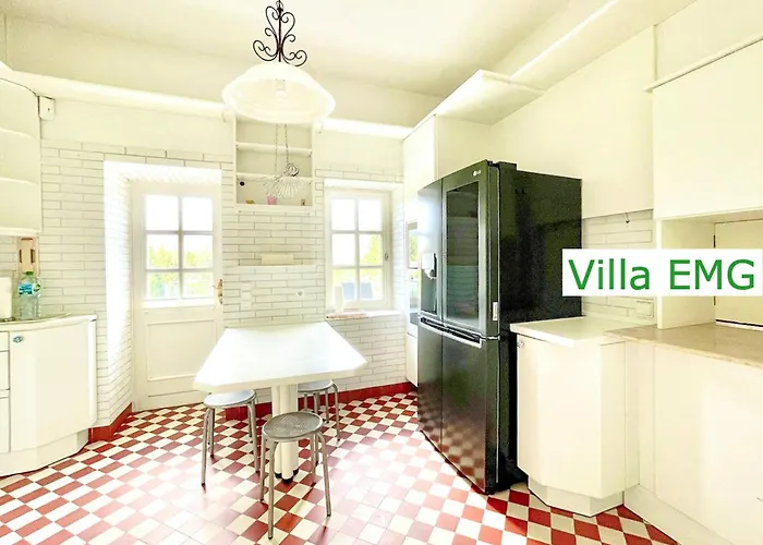 Villa Emg In Alleinlage Mit Privatsee Jacuzzi Und Sauna Fuer Bis Zu 22 Personen Bei Osnabrueck Preussisch Oldendorf