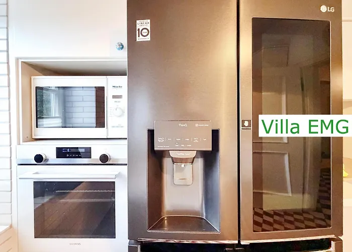 Villa Emg In Alleinlage Mit Privatsee Jacuzzi Und Sauna Fuer Bis Zu 22 Personen Bei Osnabrueck