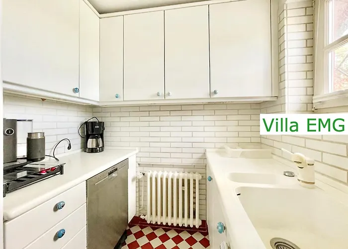 Emg In Alleinlage Mit Privatsee Jacuzzi Und Sauna Fuer Bis Zu 22 Personen Bei Osnabrueck