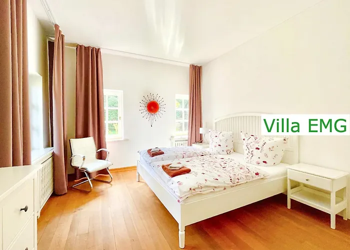 Emg In Alleinlage Mit Privatsee Jacuzzi Und Sauna Fuer Bis Zu 22 Personen Bei Osnabrueck Preussisch Oldendorf