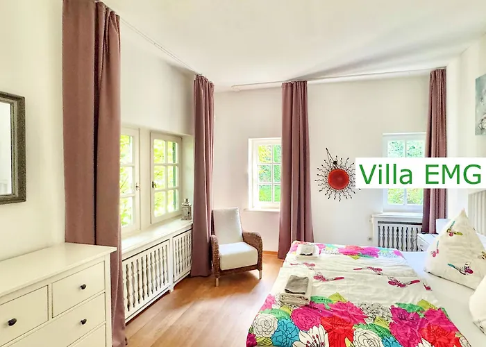 Emg In Alleinlage Mit Privatsee Jacuzzi Und Sauna Fuer Bis Zu 22 Personen Bei Osnabrueck Villa Preussisch Oldendorf