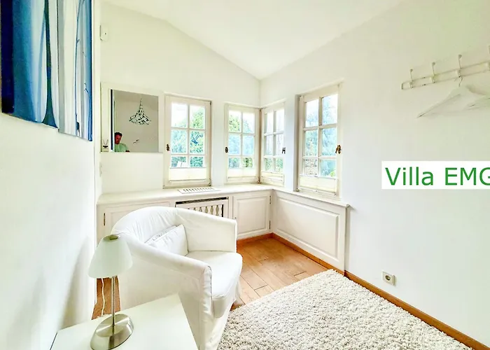 Emg In Alleinlage Mit Privatsee Jacuzzi Und Sauna Fuer Bis Zu 22 Personen Bei Osnabrueck