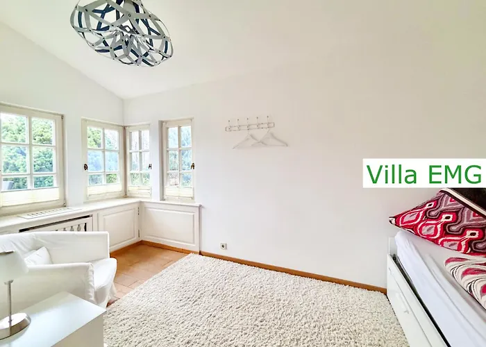Villa Emg In Alleinlage Mit Privatsee Jacuzzi Und Sauna Fuer Bis Zu 22 Personen Bei Osnabrueck