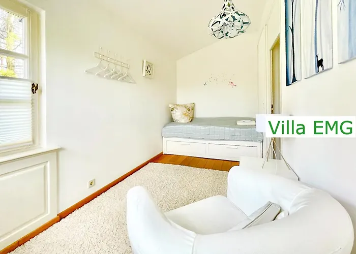 Villa Emg In Alleinlage Mit Privatsee Jacuzzi Und Sauna Fuer Bis Zu 22 Personen Bei Osnabrueck