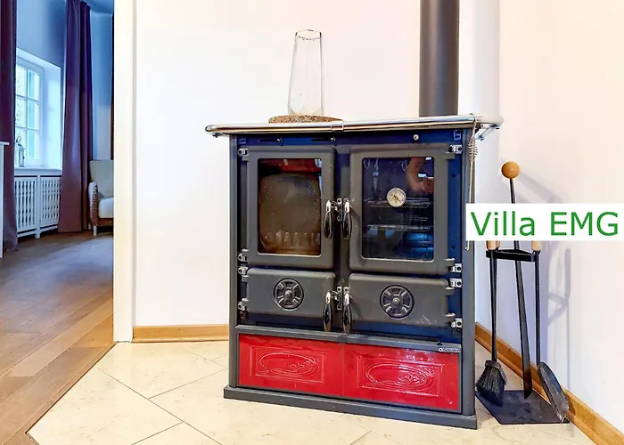 Villa Emg In Alleinlage Mit Privatsee Jacuzzi Und Sauna Fuer Bis Zu 22 Personen Bei Osnabrueck *